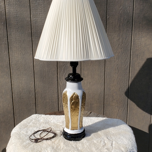 Beautiful hand painted cremic lamp and shade. - Picture 1 of 5